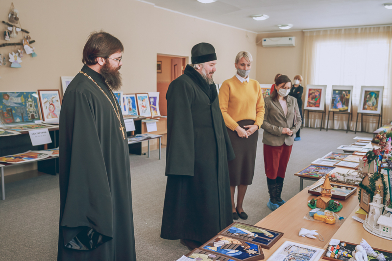 Председатель жюри Преосвященнейший епископ Симон принял участие в подведении итогов VII открытого епархиального фестиваля православной культуры и творчества «Свет Рождества». Итоги фестиваля