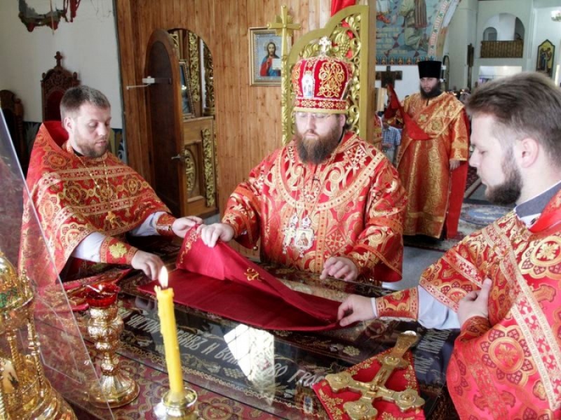 В неделю 6-ю по Пасхе, о слепом, епископ Игнатий совершил Божественную литургию в Покровском кафедральном соборе г. Шахты