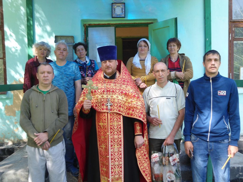 В храме в честь Почаевской иконы Божией Матери г. Каменск-Шахтинский протоиерей Вячеслав Лавлинский совершил богослужение в день памяти перенесения мощей Святителя Николая Чудотворца из Мир Ликийских