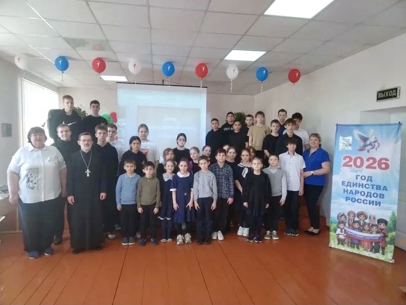 Встреча священника с учениками казачьей школы хутора Большенаполовский 