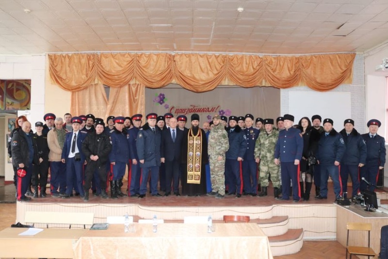 Благочинный приходов Александровск-Грушевского округа принял участие в большом выборном Круге Шахтинского Городского казачьего общества «Александровск-Грушевское»