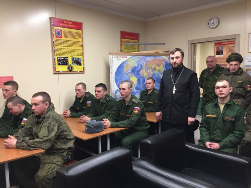 Иерей Сергий Липень провел беседу с военнослужащими 163 танкового полка