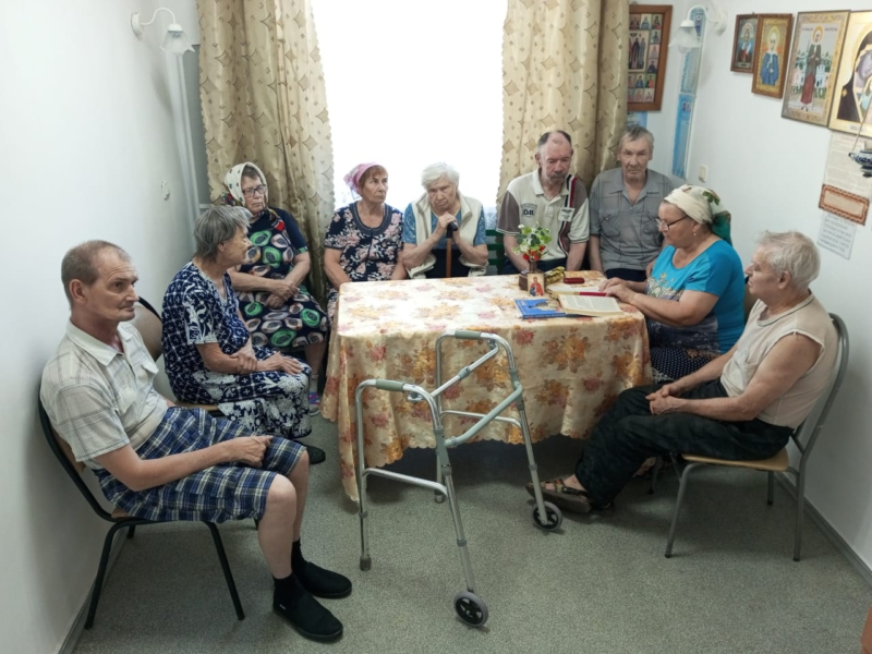 Продолжаются занятия в доме престарелых поселка Садовый