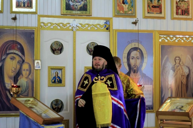 Епископ Шахтинский и Миллеровский Симон возглавил воскресную Божественную литургию в храме святого благоверного князя Александра Невского г. Шахты