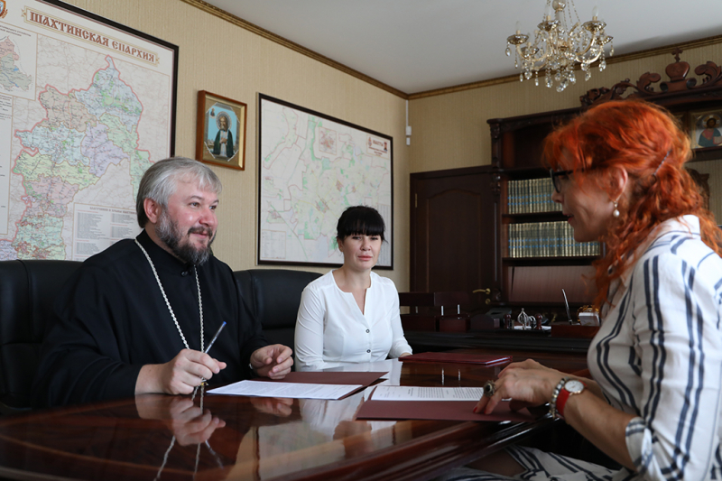В Шахтинском епархиальном управлении состоялось подписание соглашения о сотрудничестве Шахтинской епархии и Департамента культуры города Шахты