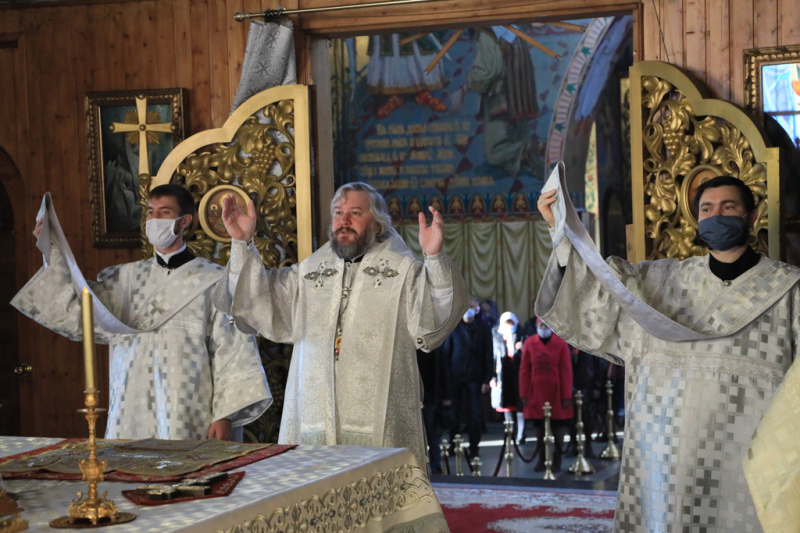 В Димитриевскую родительскую субботу Преосвященнейший епископ Симон совершил богослужение в Покровском кафедральном соборе г. Шахты