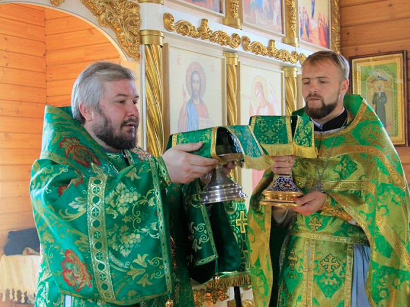 В день памяти преподобного Сергия Радонежского Правящий архиерей Шахтинской епархии Преосвященнейший епископ Симон совершил богослужение в Сергиевском храме г. Шахты