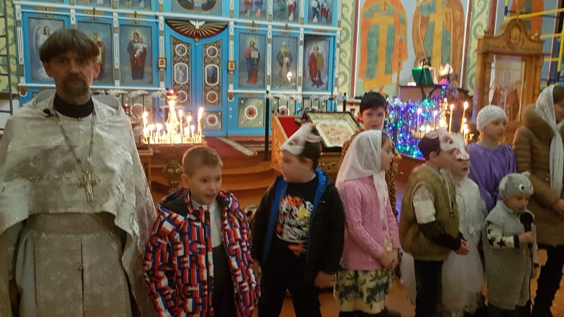 Воспитанники воскресной школы храма святителя Алексия станицы Бессергеневской подготовили рождественское представление