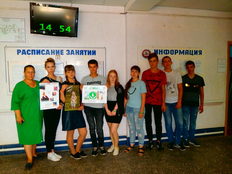 В Донецком промышленно-гуманитарном техникуме состоялось очередное заседание совета волонтёрского студенческого отряда «Доброхоты», на котором присутствовала помощник благочинного по религиозному образованию Фартанова Р.И. и призвала студентов занять акти