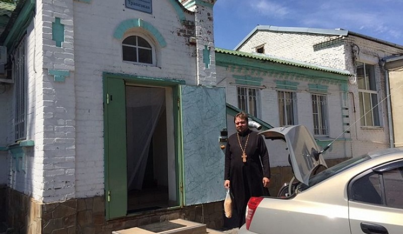 Проявляя заботу о будущих пастырях Церкви Христовой, Кашарское благочиние собрало продукты питания для Донской духовной семинарии