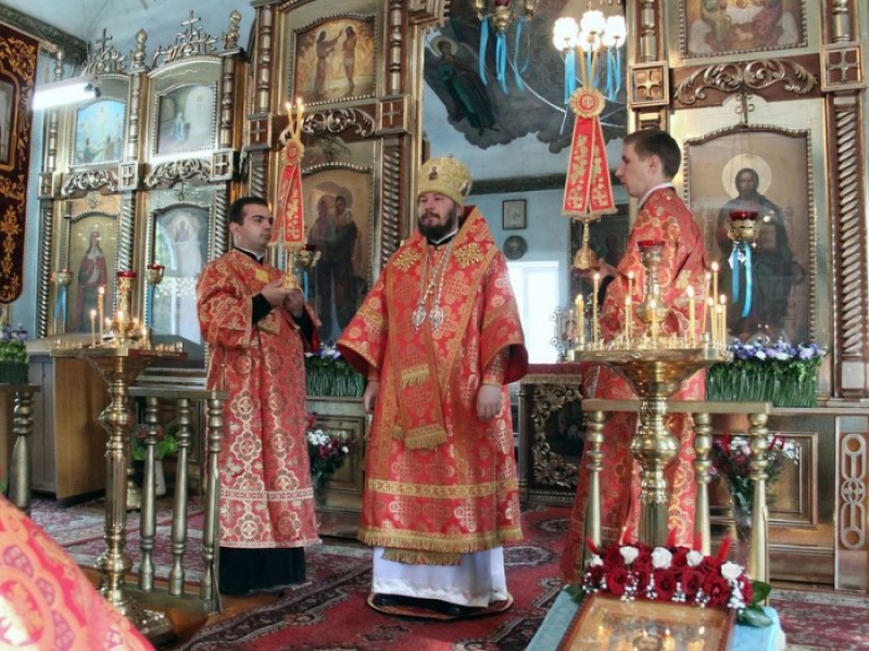 Правящий архиерей Шахтинской епархии епископ Симон совершил Литургию в храме святителя Николая г. Шахты