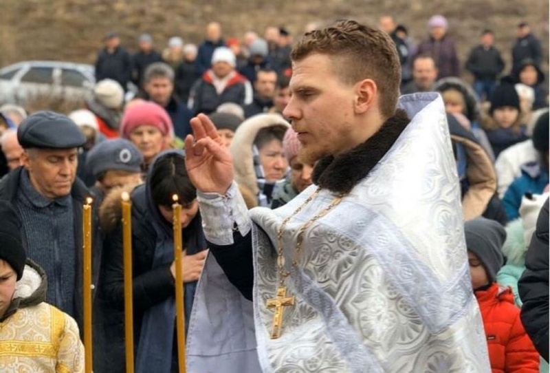 Протоиерей Глеб Гладышев совершил чин великого освящения воды в Донецком благочинии