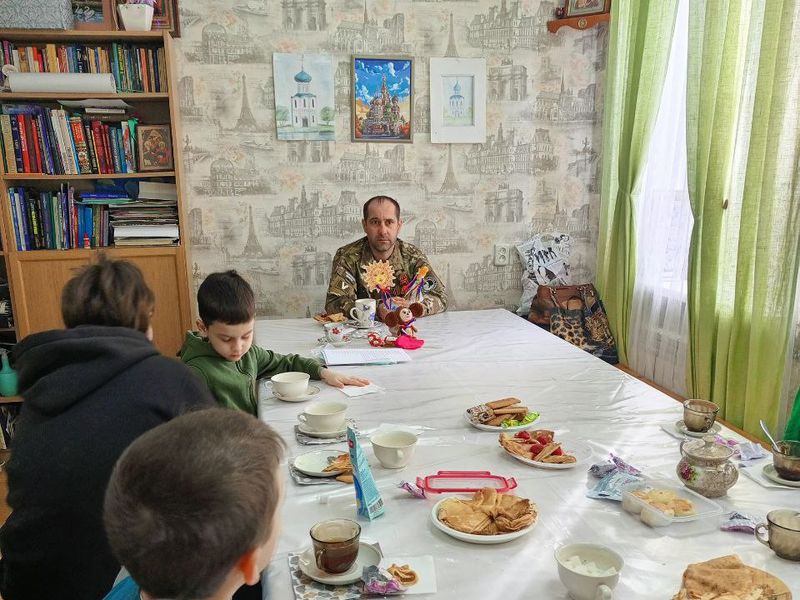 "Честь и слава защитникам: живой урок мужества" в воскресной школе Матронинского храма города Донецка  