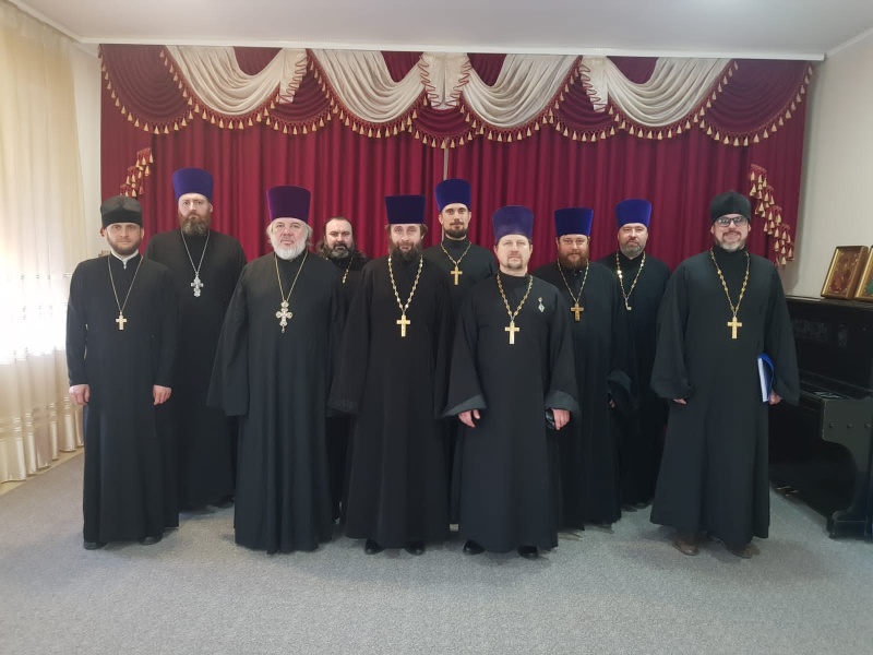 Духовенство города Шахты организует помощь и духовное окормление беженцам с Донбасса