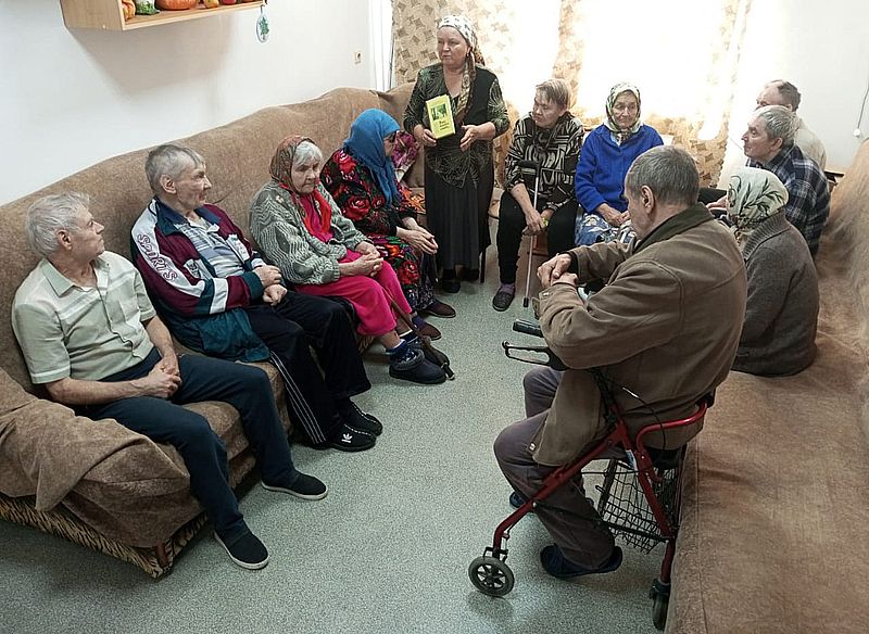 Продолжаются беседы в доме престарелых поселка Садовый