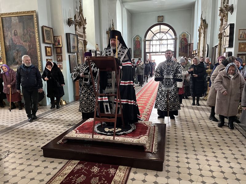 Чтение Великого покаянного канона преподобного Андрея Критского в Донецком Успенском архиерейском подворье ст. Гундоровской во вторник первой седмицы Великого поста