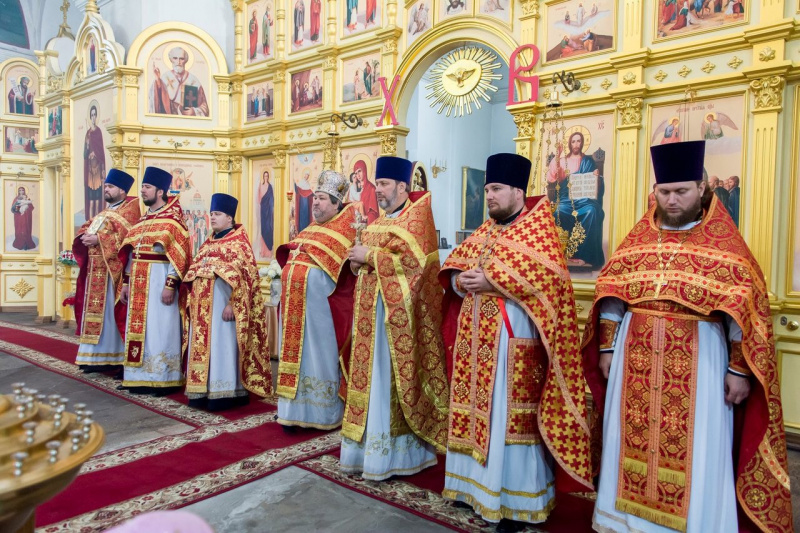 В Успенском храме станицы Калитвенской соборным служением духовенства отметили престольный день левого придела в честь великомученика Димитрия Солунского