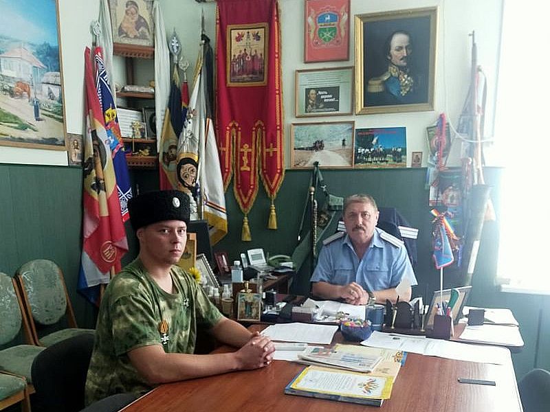Связь поколений: в Донецком округе ВКО ВВД появился первый георгиевский кавалер