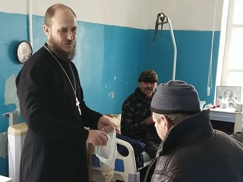 В праздник Торжества Православия священник посетил пациентов хосписа Багаевского района