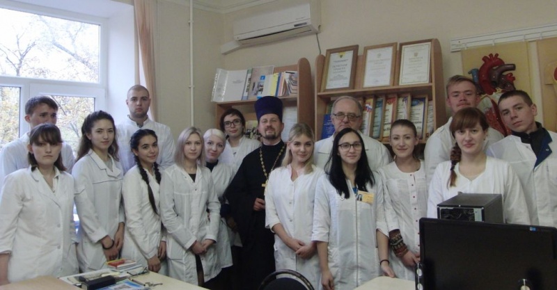 Состоялась встреча настоятеля храма Покрова Пресвятой Богородицы г. Шахты протоиерея Михаила Борисенко  с учащимися Шахтинского медицинского колледжа им. Г.В. Кузнецовой