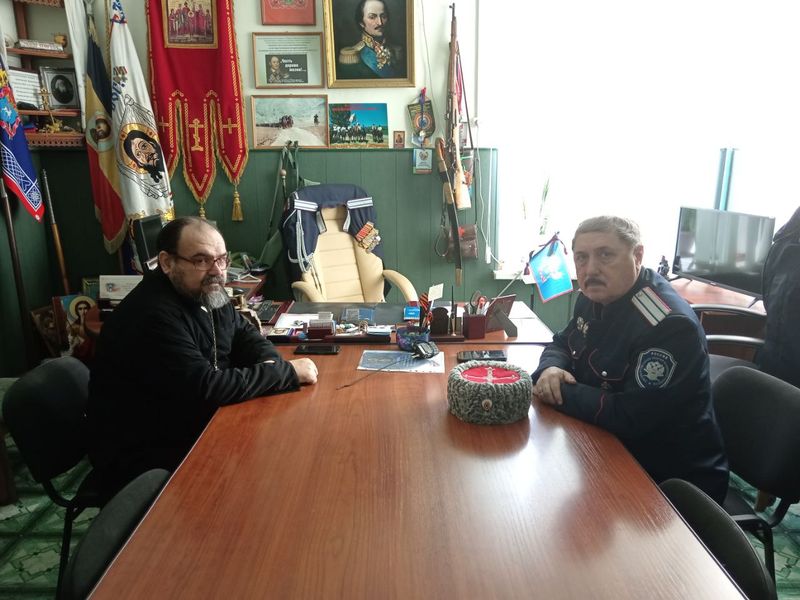 Духовник Донецкого округа и атаман Донецкого округа ВКО ВВД провели рабочую встречу в штабе округа