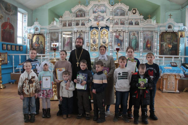 В храме Архистратига Михаила пос. Каменоломни состоялось награждение учащихся воскресной школы «Благовест»
