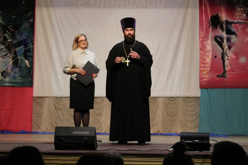 Благочинный Каменск-Шахтинского округа принял участие в дне профилактики правонарушений среди школьников