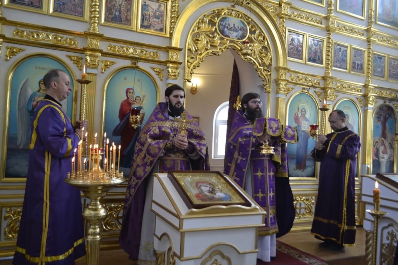 Приход Свято-Троицкого храма города Каменск-Шахтинский молитвенно почтил память первого настоятеля и строителя храма протоиерея Иоанна Глазкова