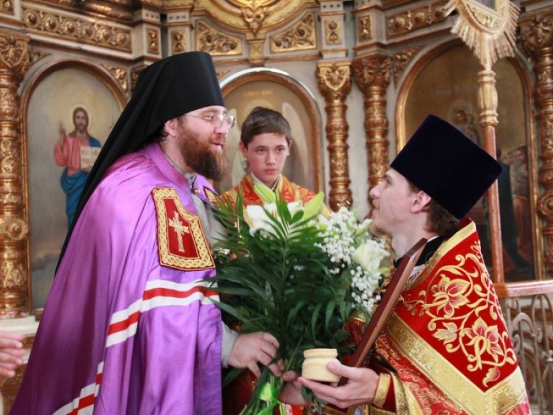Епископ Игнатий совершил праздничную Литургию в Успенском храме г. Донецка по случаю дня тезоименитства настоятеля храма иерея Глеба Гладышева