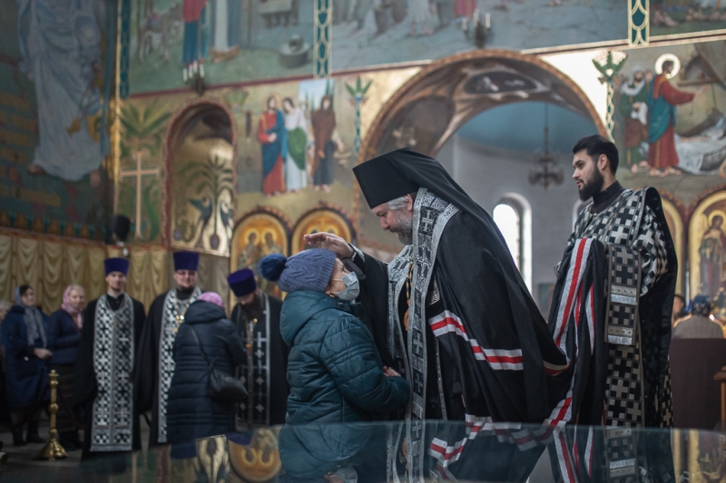 Преосвященнейший епископ Симон совершил вечерню с чином прощения в Покровском кафедральном соборе города Шахты