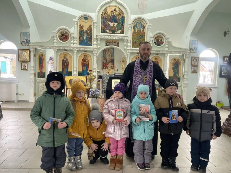 Воспитанники детского сада «Теремок» поселка Новозарянский познакомились с историей православной книги