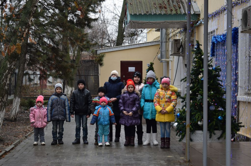 Благочинный приходов Нижнедонского округа поздравил детей социального приюта «Огонек» с великим праздником Рождества Христова