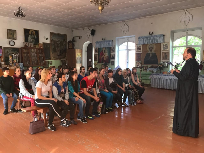 Экскурсия первокурсников Миллеровского казачьего техникума в Свято-Пантелеимоновский храм