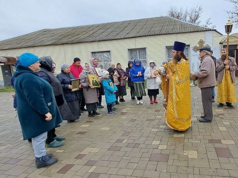 С февраля 2022 года в станице Мальчевской еженедельно совершается Крестный ход с молебном о мире