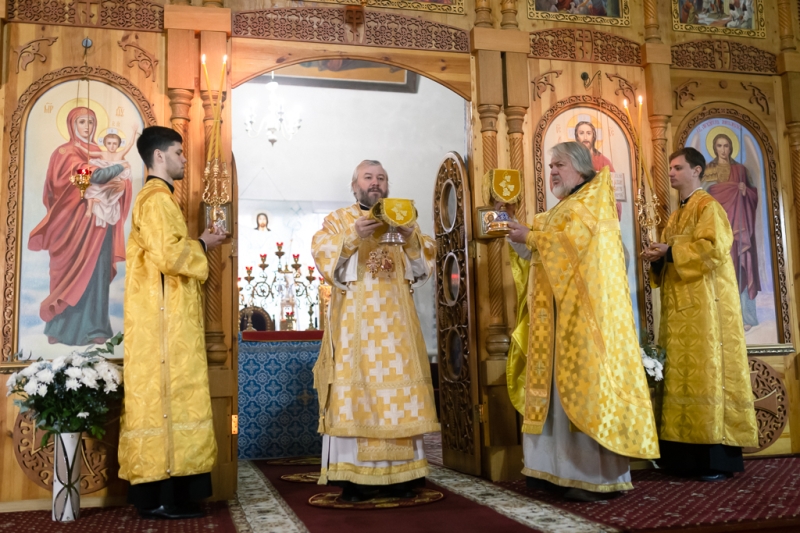 Правящий архиерей Шахтинский епархии Преосвященнейший епископ Симон посетил приход святого равноапостольного князя Владимира города Шахты