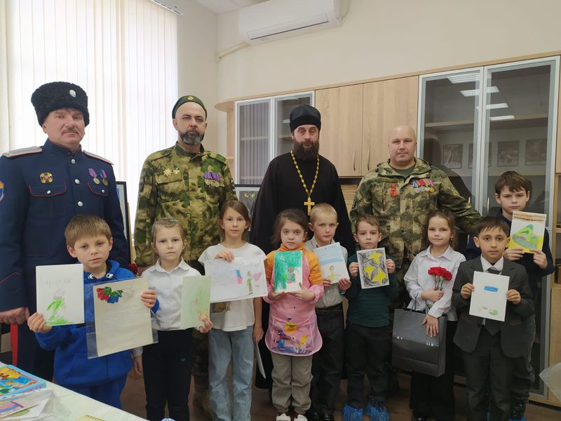 В преддверии Дня защитников Отечества в ДК поселка Каменоломни наградили юных художников