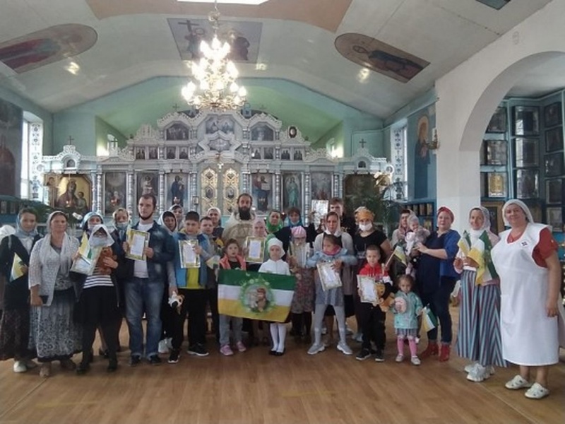 В храме Архистратига Михаила пос. Каменоломни  состоялось награждение детей с ограниченными возможностями за участие в конкурсе «Семейная открытка»
