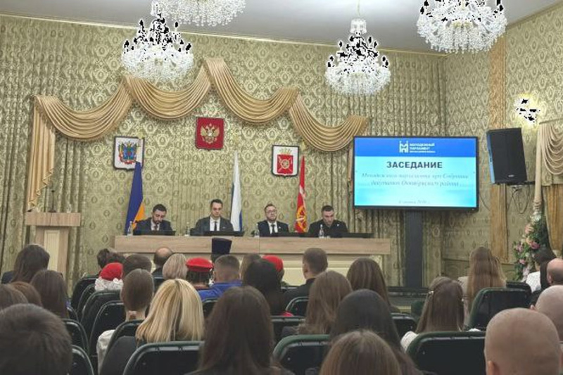 В поселке Каменоломни прошло первое в 2026 году заседание Молодежного парламента