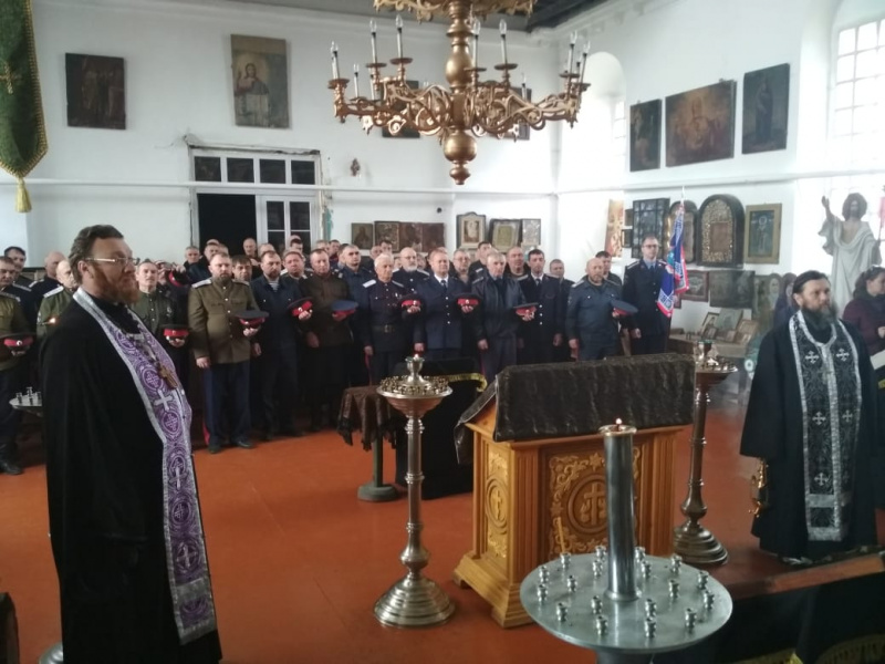 В храме святителя Николая Чудотворца станицы Еланской собором духовников казачьих обществ Верхнедонского округа была отслужена заупокойная лития по погибшим казакам Верхнедонского восстания 1919 года