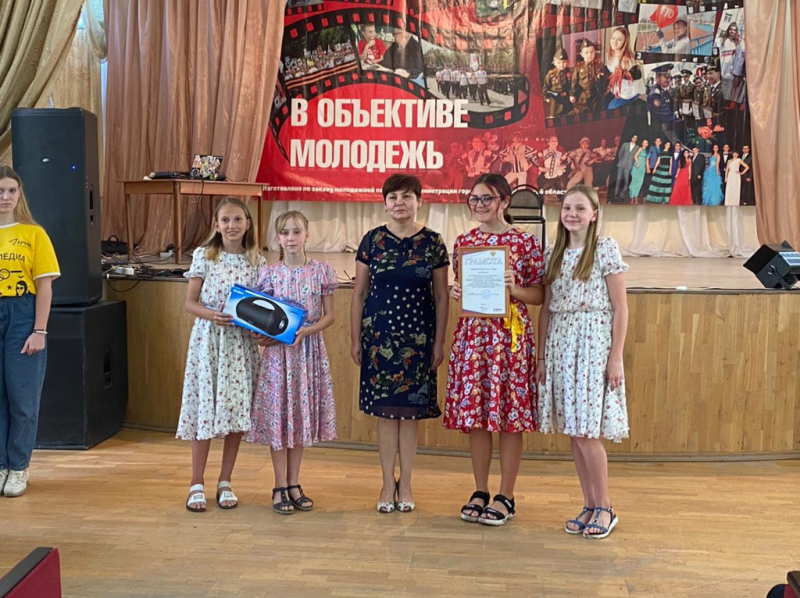 Коллектив детского клироса: «Хвали, душе моя...» при храме великомученика и целителя Пантелеимона г. Гуково награжден грамотой Администрации г. Гуково за активную жизненную позицию