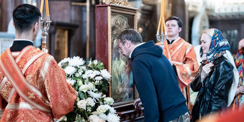 ПОЧЕМУ ПРАВОСЛАВНЫЕ ХРИСТИАНЕ МОЛЯТСЯ СВЯТЫМ?