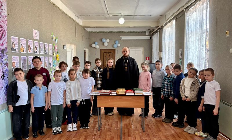 Встреча с учениками ООШ ко Дню православной книги прошла в Сулинском округе