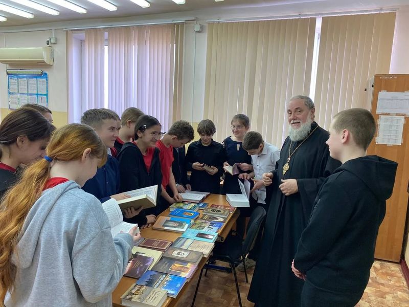 Презентация православной книги прошла в Базковской СОШ