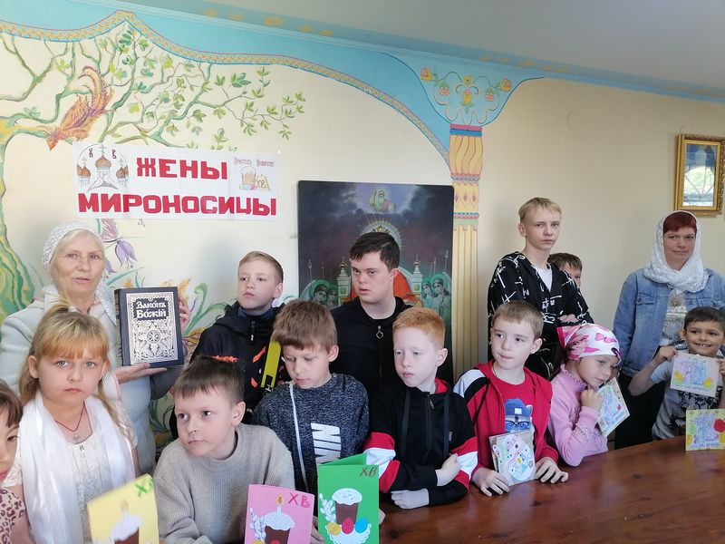 Воспитаники воскресной школы «Держава» поздравили сестёр милосердия с праздником жен-мироносиц   