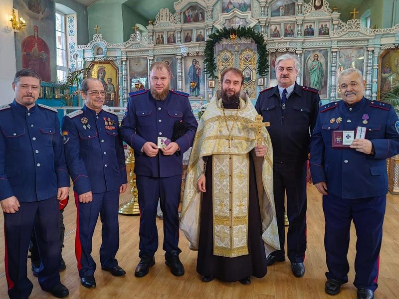В храме Архистратига Михаила поселка Каменоломни состоялось награждение казаков Нижнедонского Юрта