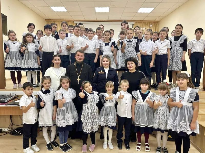 Духовно-нравственная беседа с учениками состоялась в школе Боковского района