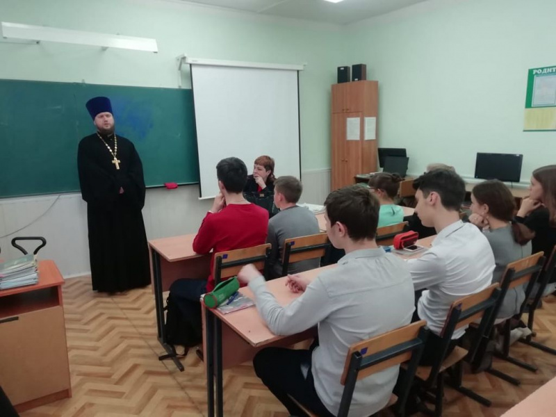 Иерей Олег Выборов принял участие в мероприятии, посвященном Дню ребенка, которое прошло в г. Каменск-Шахтинский