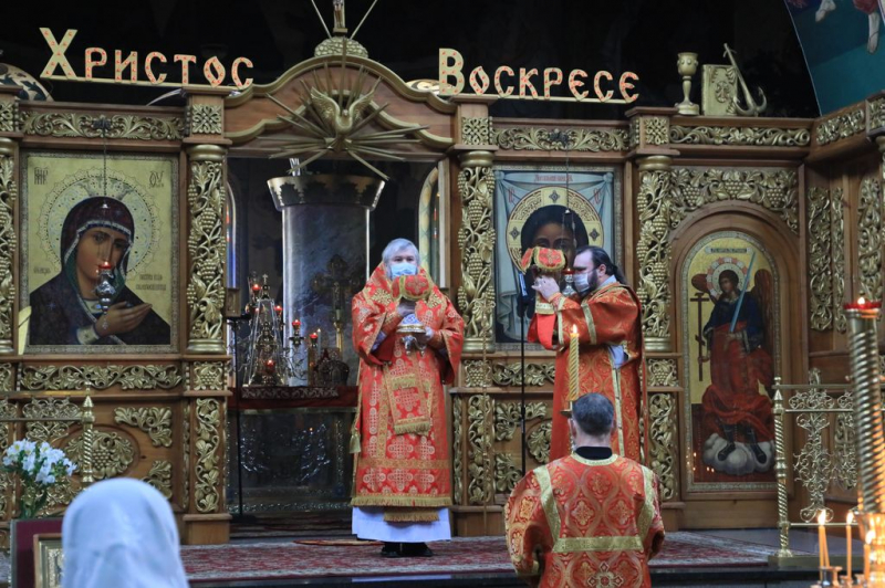В день памяти перенесения мощей святителя Николая из Мир Ликийских в Бар Преосвященнейший епископ Симон совершил Божественную литургию в Покровском кафедральном соборе г. Шахты