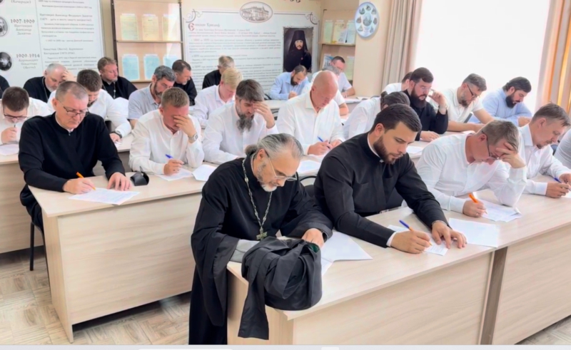 Пономарь Свято-Покровского храма слободы Никольская поступил в духовную семинарию 