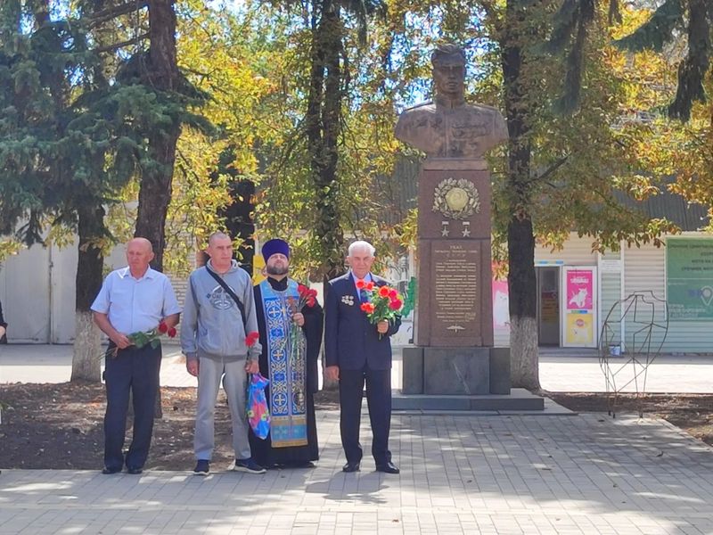 Священник принял участие в митинге памяти дважды Героя Советского Союза Александра Ефимова